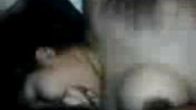 Najljubši :  Prisrčna rjavolaska babe obožuje prste s svojo mokro pizo Porno film 