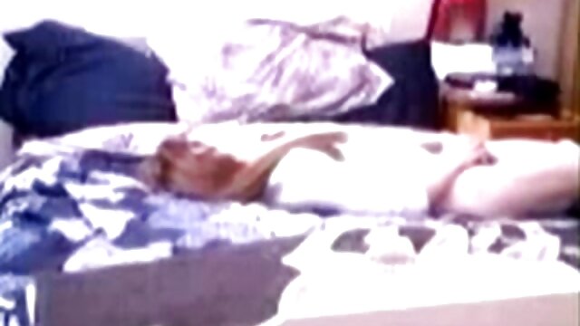 Najljubši :  Španska puma jebe svojega rogatoga študenta na kavču Porno film 