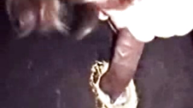 Najljubši :  Simpatična rjavolaska z majhnimi joški se pojebe z vibratorjem Porno film 