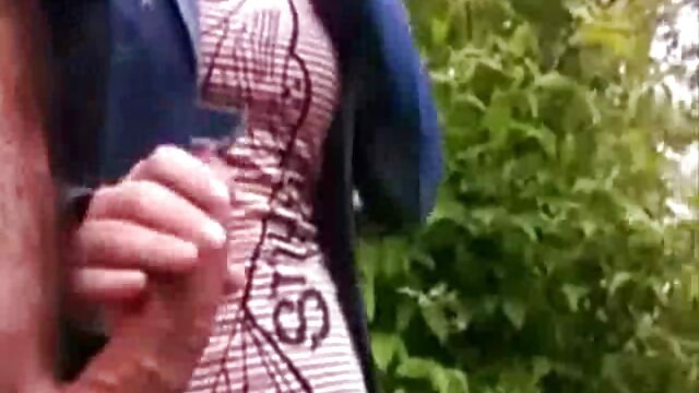 Najljubši :  Mlado babe z naravnimi joški je dom zajebal v obraz Porno film 